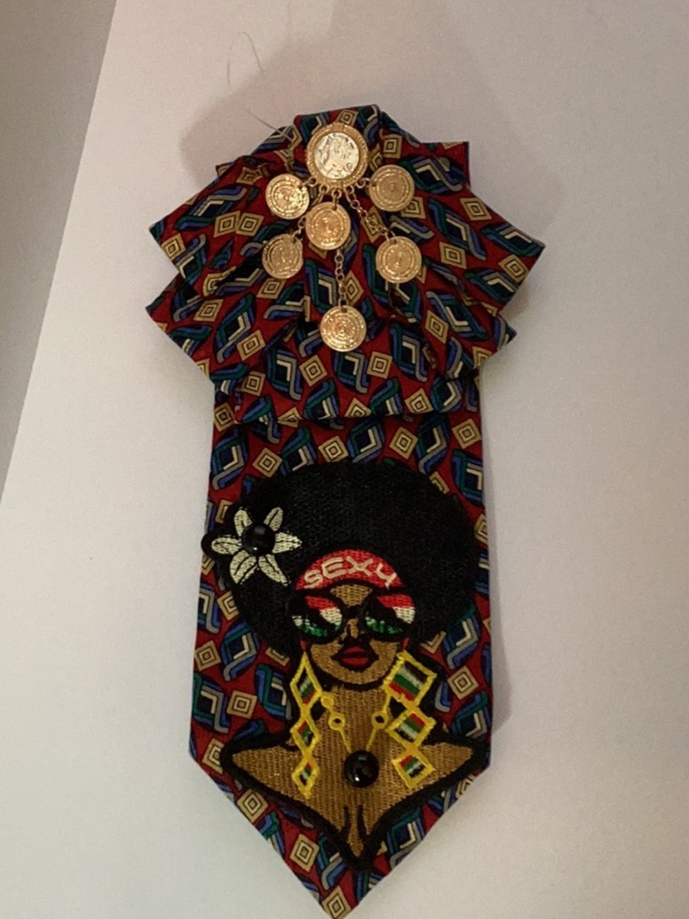 Junkie Tie: Sexy African American Queen